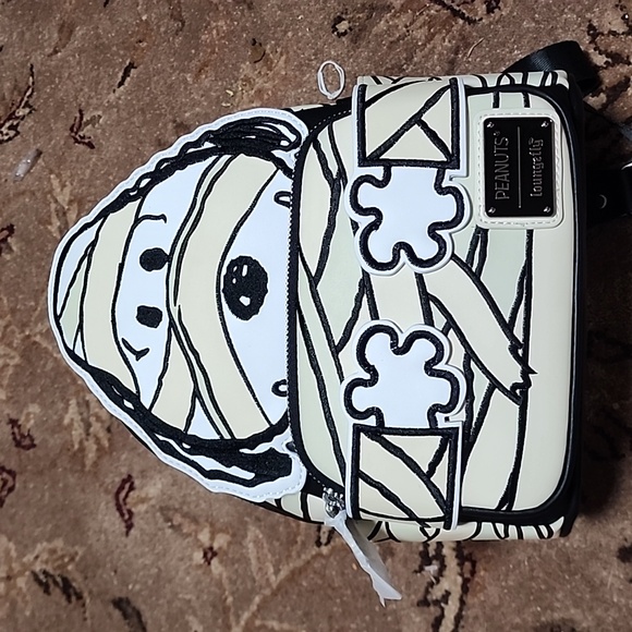 Loungefly Handbags - Snoopy loungefly backpack